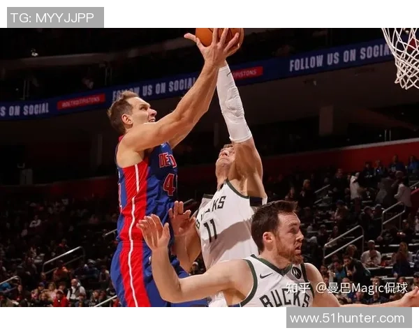 回顾去年雄鹿与活塞季后赛精彩对决及最终比分分析 回顾去年雄鹿与活塞季后赛精彩对决及最终比分分析